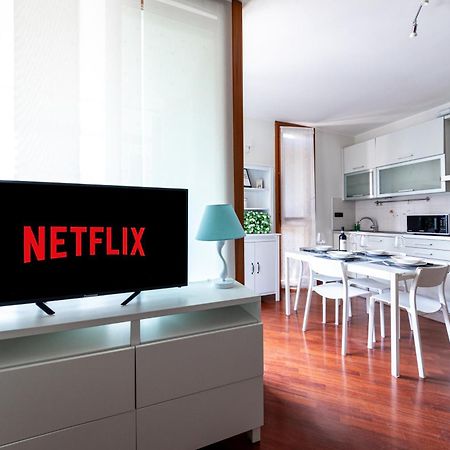 Appartamento Caterina A 5 Minuti Da Milano Fiere E San Siro Con Wifi-Netflix-Free Parking Kültér fotó