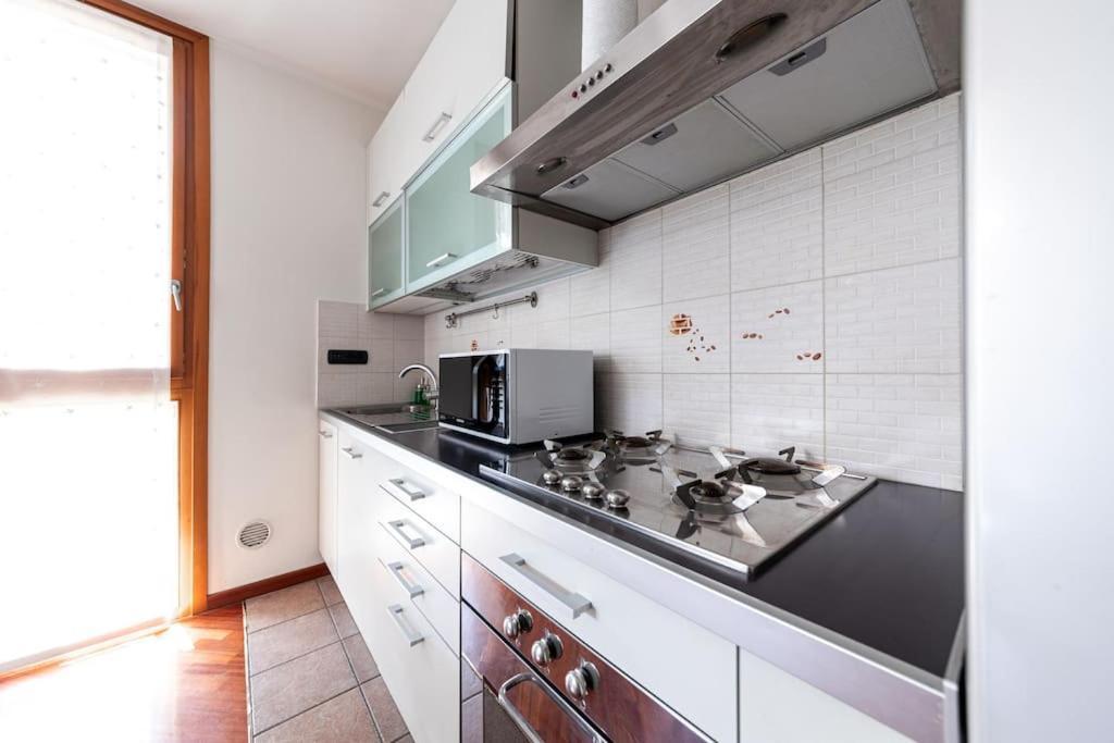 Appartamento Caterina A 5 Minuti Da Milano Fiere E San Siro Con Wifi-Netflix-Free Parking Kültér fotó