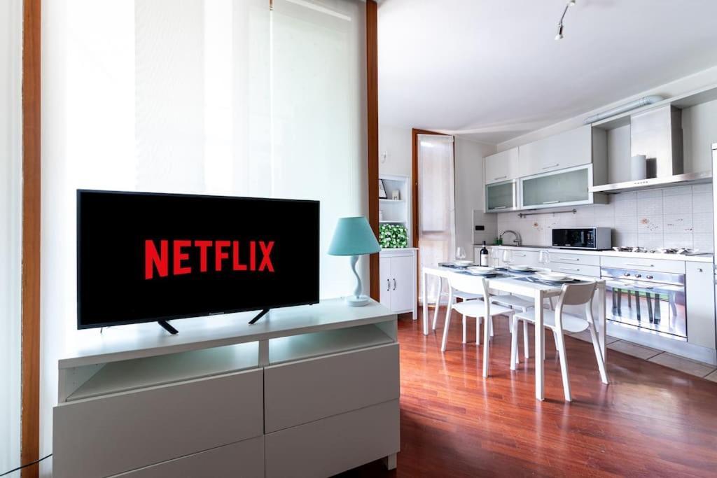 Appartamento Caterina A 5 Minuti Da Milano Fiere E San Siro Con Wifi-Netflix-Free Parking Kültér fotó