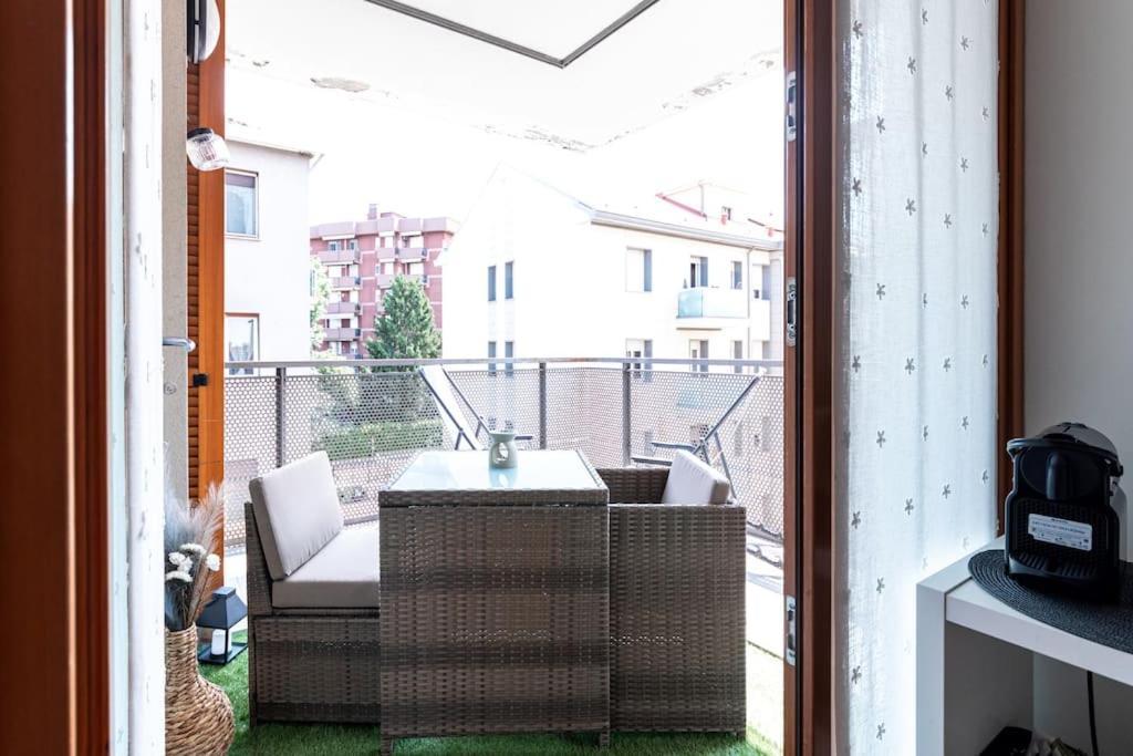 Appartamento Caterina A 5 Minuti Da Milano Fiere E San Siro Con Wifi-Netflix-Free Parking Kültér fotó