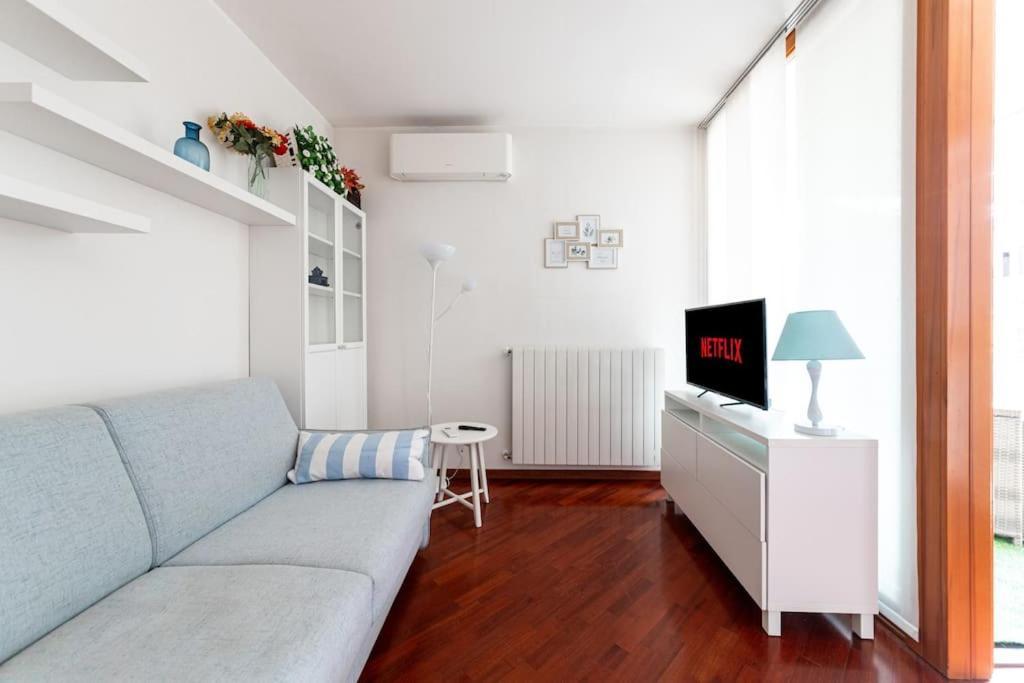 Appartamento Caterina A 5 Minuti Da Milano Fiere E San Siro Con Wifi-Netflix-Free Parking Kültér fotó