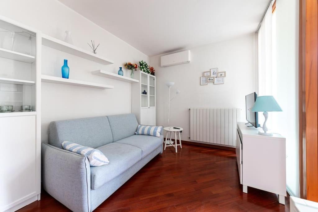 Appartamento Caterina A 5 Minuti Da Milano Fiere E San Siro Con Wifi-Netflix-Free Parking Kültér fotó