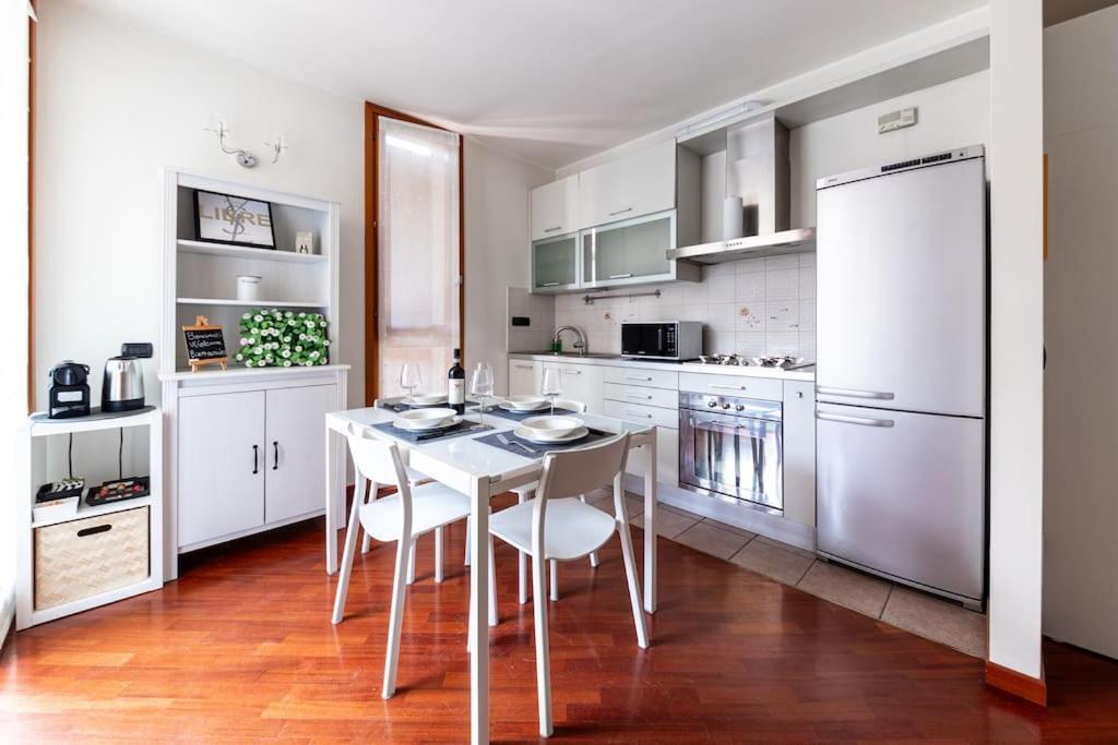 Appartamento Caterina A 5 Minuti Da Milano Fiere E San Siro Con Wifi-Netflix-Free Parking Kültér fotó